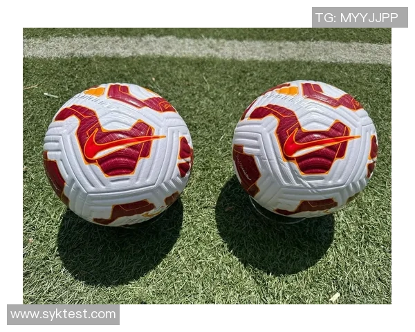 足球装备选购指南:适合不同场地的球鞋推荐与购买技巧分享